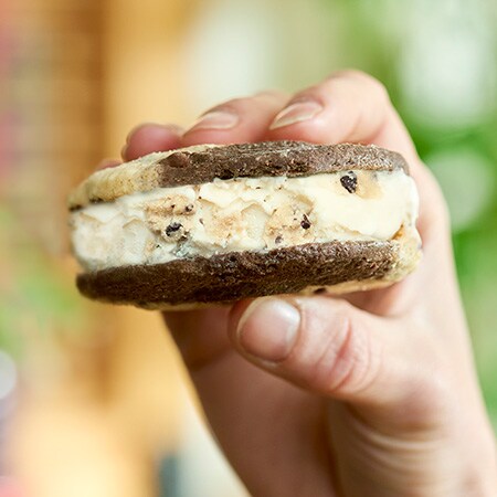Bescherm je Ben & Jerry's 'Wich - bevroren knokkel-sandwich