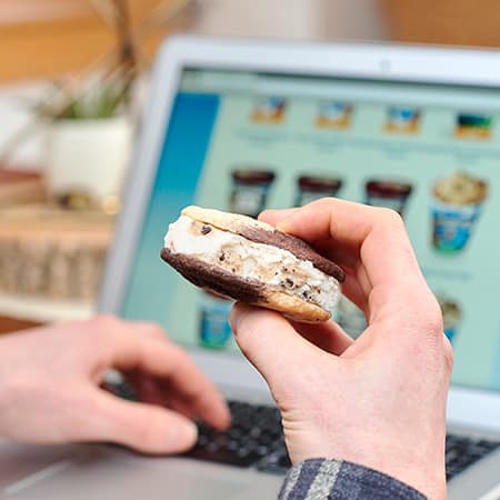 Multitasken met Ben & Jerry's 'Wich - kwijlen op Benjerry.com